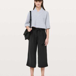 Lululemon Noir Cropped Pants - NEW